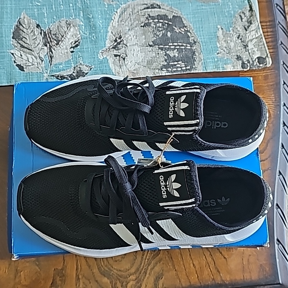 Adidas swift run x